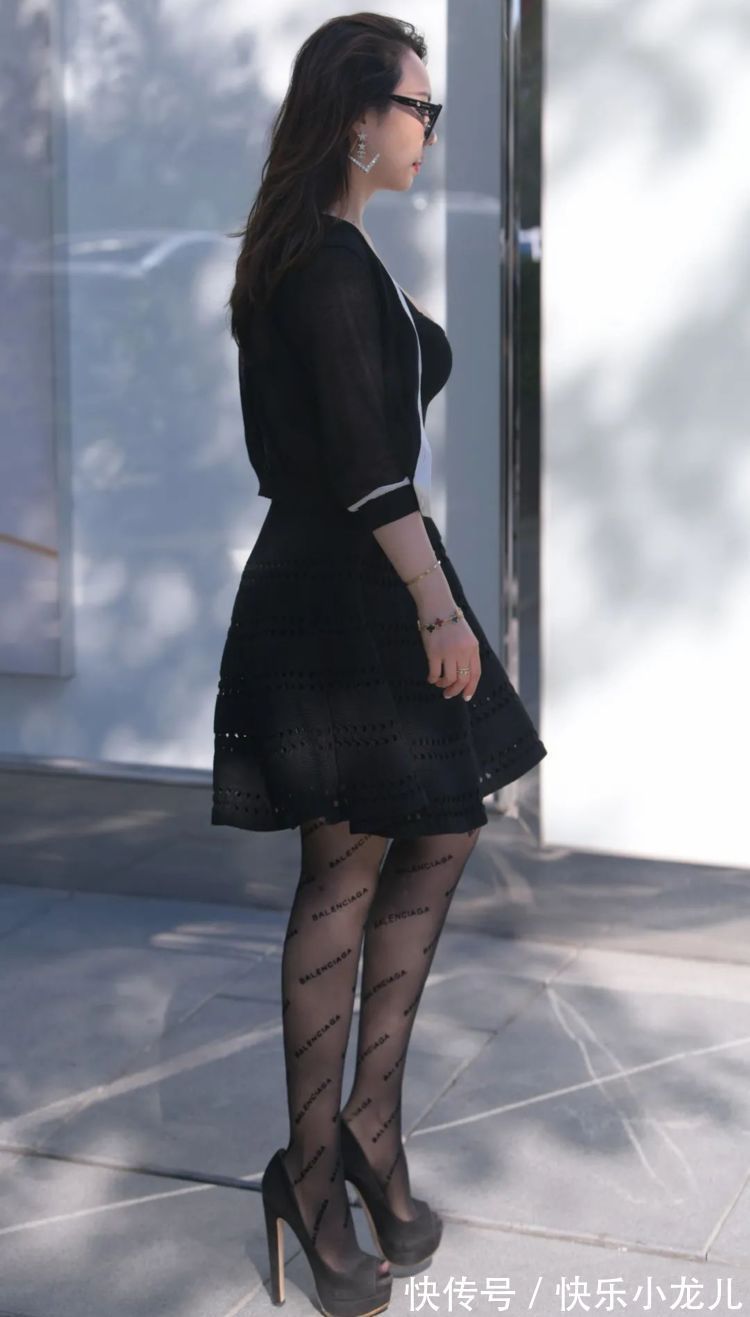 时尚 黑色系连衣裙,时尚经典不失雅气