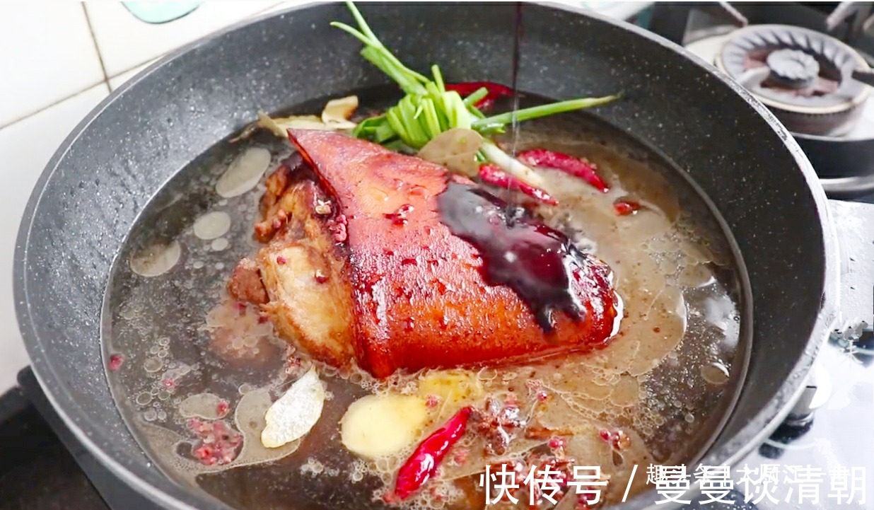 过年吃肘子,教你最好吃的做法,香嫩软烂肥而不腻,看着就流口水