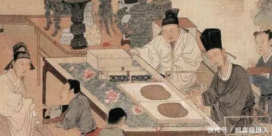 李忠言无奈,只得跟在后面进入殿中,随着众人跪在顺宗的榻前!