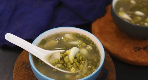 失眠最怕这“汤”,晚上睡前喝一碗,安神静心,一觉睡到自然醒!