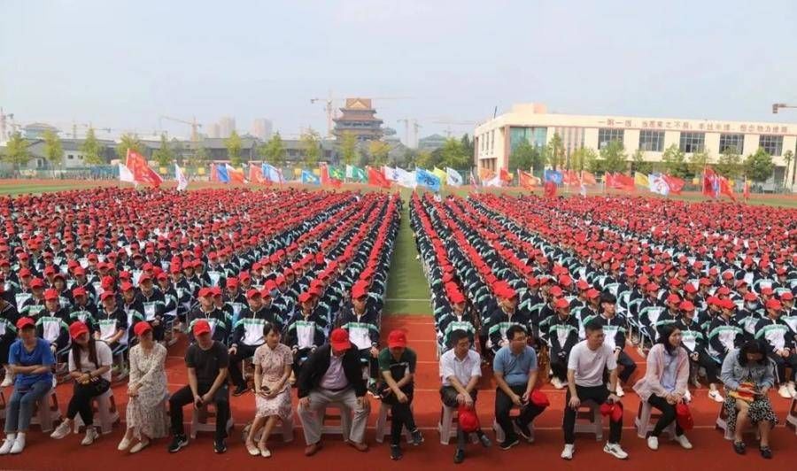 演讲|今日秋光好 奋进正当时：莒县二中举行高考总动员励志演讲报告会