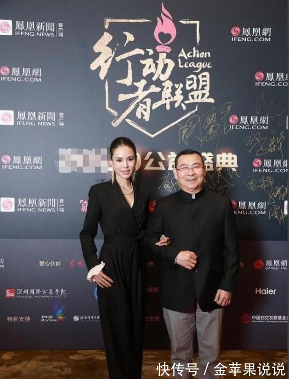 黑色 奔四奔五的女人,要学会怎样穿搭黑色,简约高级样样行!