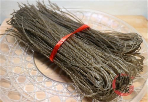 红薯粉条如何辨真假?粉厂员工:牢记3招,轻松辨别“假粉条”!