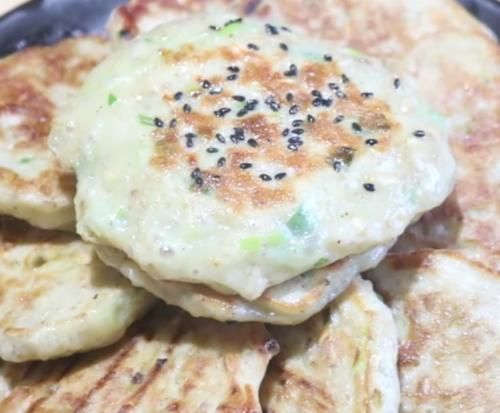  上桌|麦片别煮着吃，加2个鸡蛋，4分钟一锅，早餐不用出去买，上桌抢光