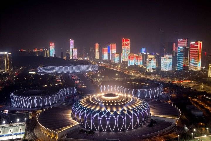 济南|新年第一天，泉城济南东部夜景红红火火霓虹闪烁，好一个开门红