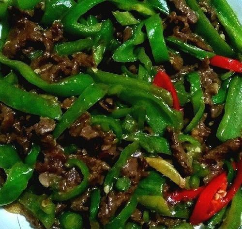 蒸鸡肉|周六推荐菜谱：胡萝卜蒸鸡肉 青椒牛肉丝 黄豆芽炒粉条 香辣炒包菜