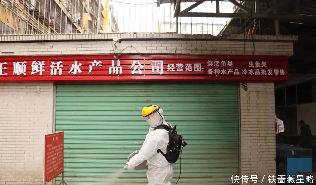 我市某药店因执业药师不在岗时擅自销售盐酸左氧氟沙星滴眼液等3种处方药