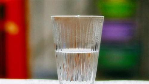 中年|喝水时谨记4个字，或许有助于健康长寿，看看你能做到吗？