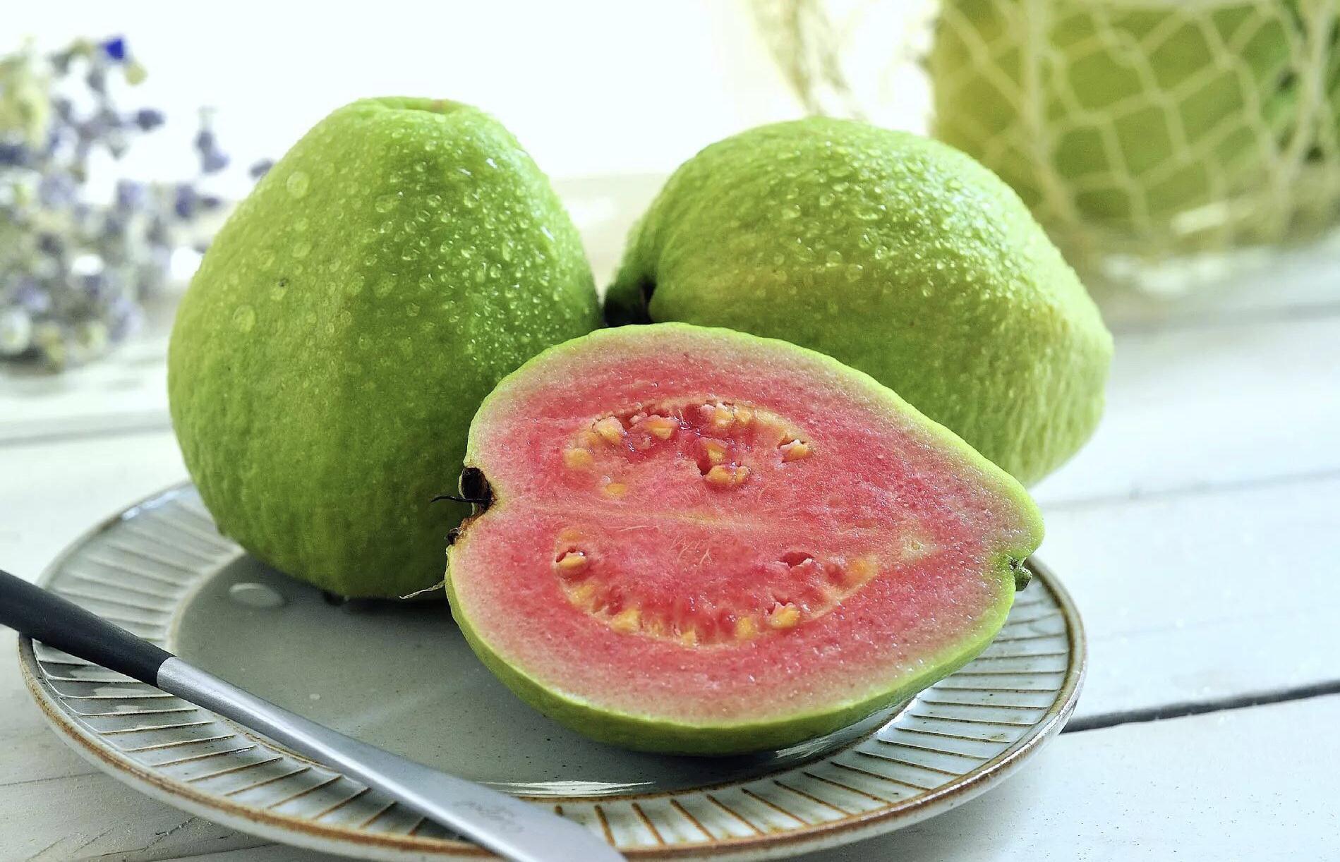 砂糖橘|冬季,有6种“时令水果”放开吃,应季新鲜维C多,走俏市场正便宜