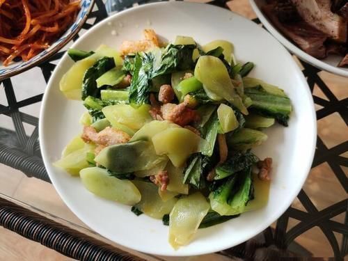 晒晒我家四口人的午餐,五菜一汤真丰盛,简单家常、营养味美