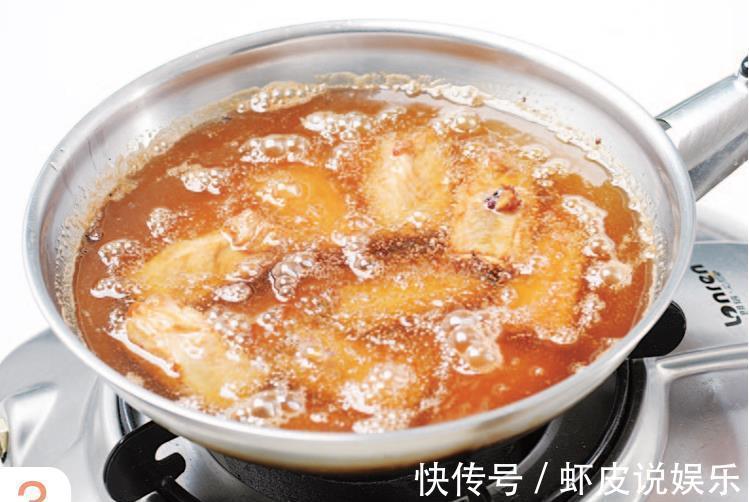 晚餐来份蒜香口味的排骨，下饭下酒，回味悠长