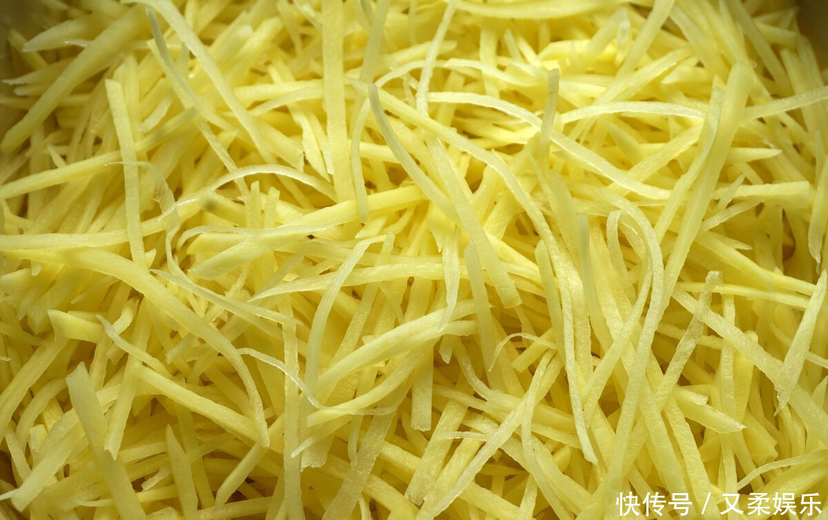 炒酸辣土豆丝,先放醋还是后放醋教你正确做法,酸辣脆爽超好吃