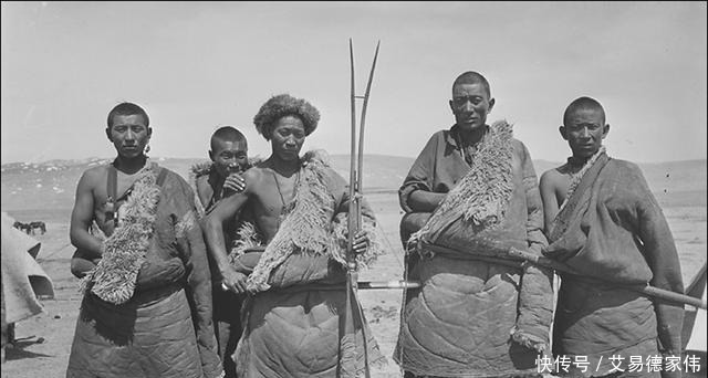 新晋|1925年甘肃夏河拉卜楞寺近照,闻思学院经堂与大厨房景象