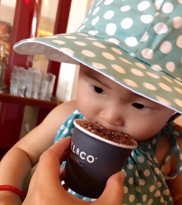 大孩子|宝妈带4岁大孩子喝咖啡,无知父母不知要坑苦多少娃