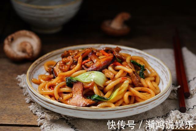 解馋|极简版炒面，杂蔬肉丝乌冬面，开胃解馋不油腻