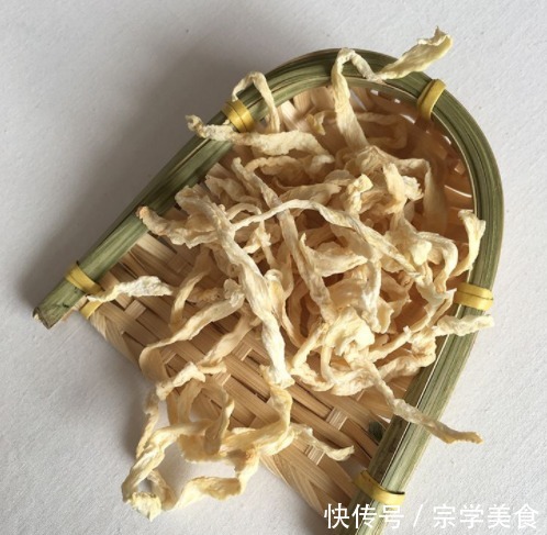 植物纤维|4种“晒干”更香的蔬菜，存着冷天炖肉，放再久也不会变质！