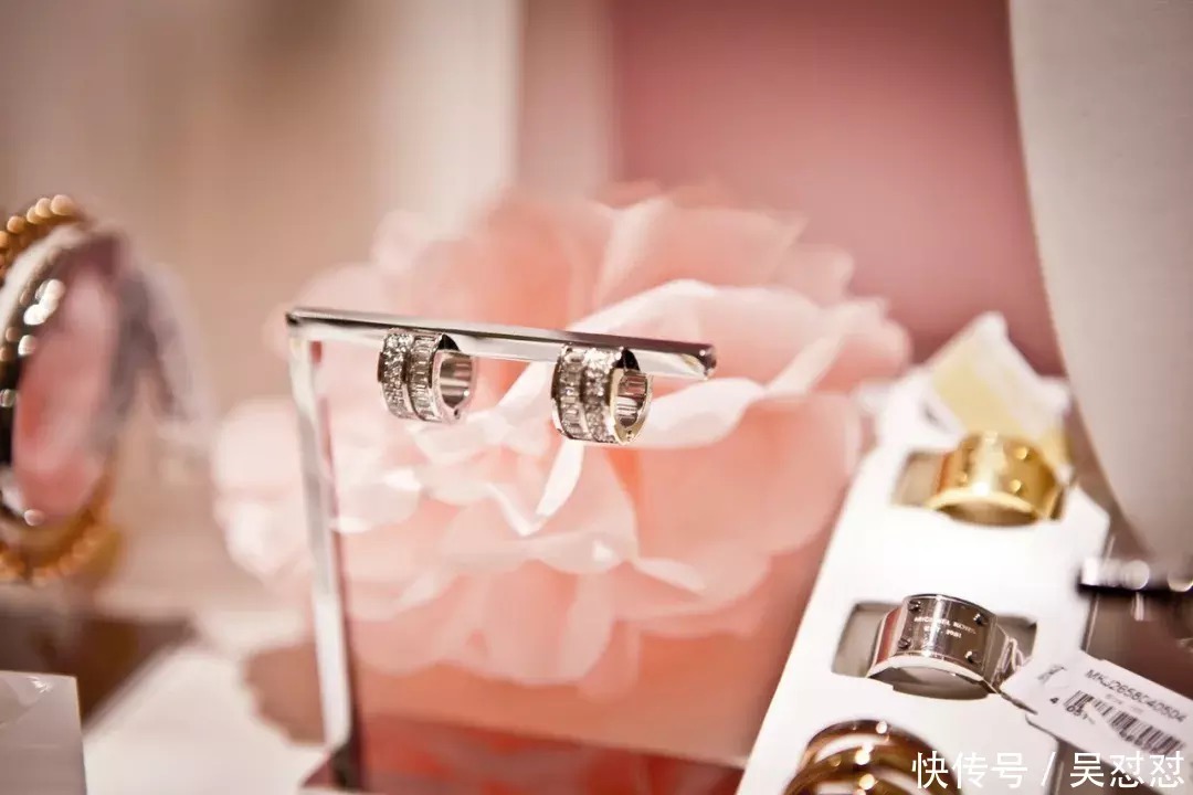 轻奢首饰的三十年，施华洛世奇的水晶泪