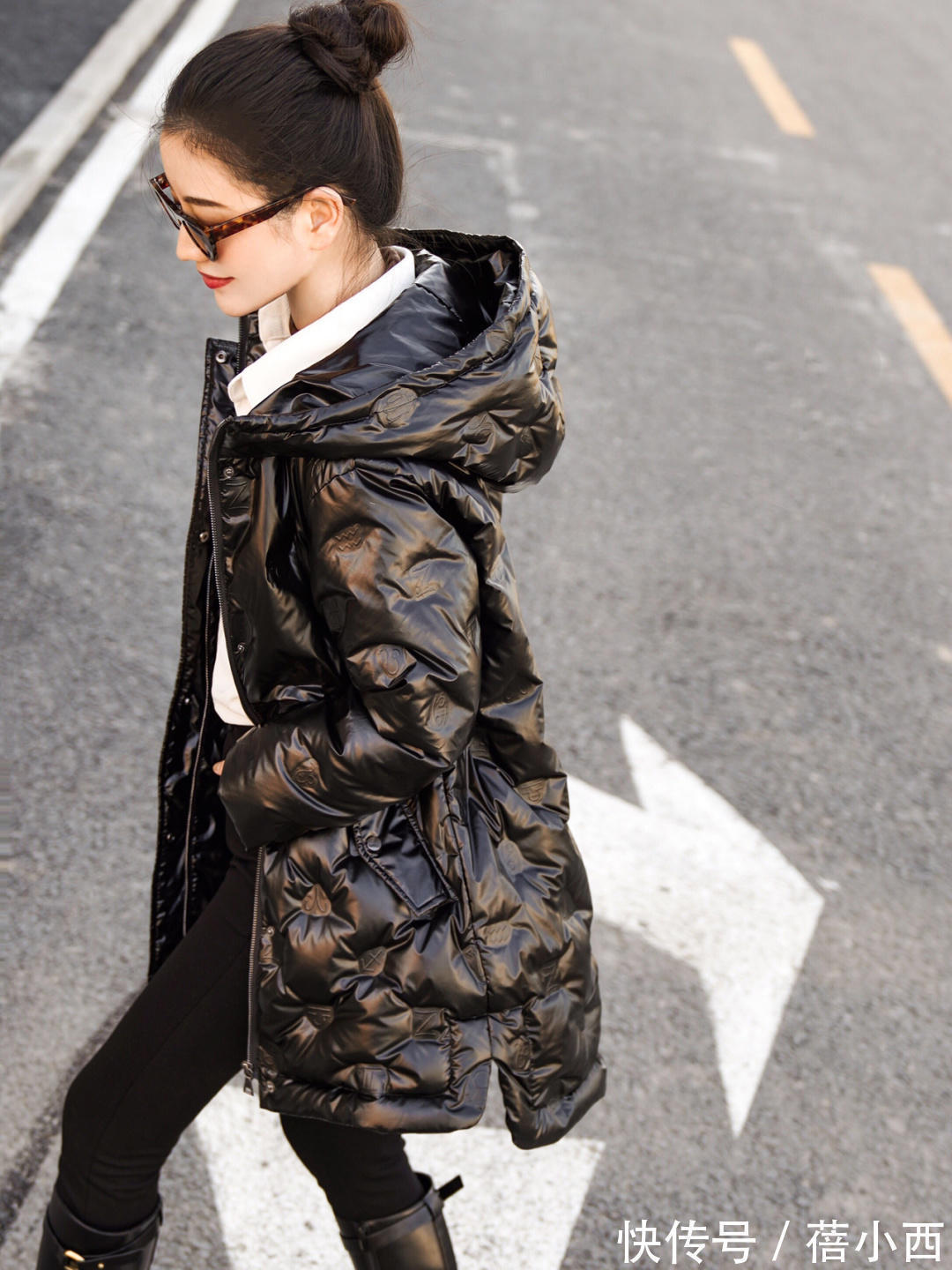 立领处 见过世面的女人,都喜欢“羽绒服”的搭配,这才是真正的优雅