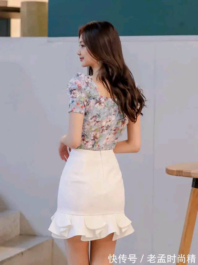 女神|上班不知道穿什么,不妨试试短袖衬衫配短裙,秒变办公室女神