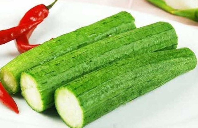 丝瓜藤|夏天吃丝瓜排毒护肝,好处多多,不过好吃归好吃,要注意禁忌!