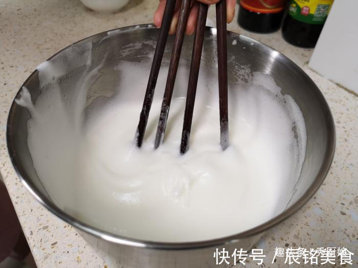 老公|婆婆过生日,媳妇精心准备一桌饭菜,最后却因为此事,遭老公埋怨