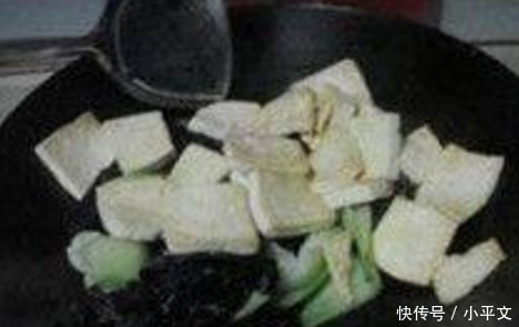 实惠|排毒清肠的家常菜之油菜木耳豆腐,便宜实惠,还能减肥瘦身