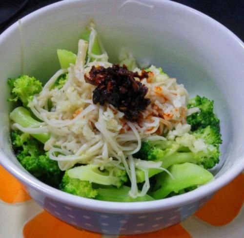 西蘭花和此物一起炒，多給小孩吃，提高智力，個(gè)頭猛，身體更健康