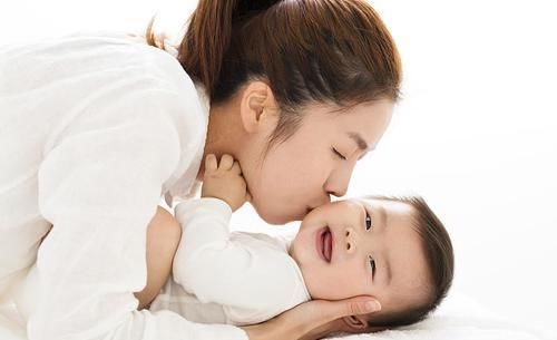 拨浪鼓|两个月宝宝就能交流?连医生都被萌化了,别忽略娃的感知能力