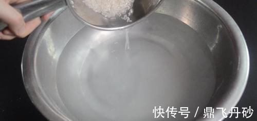 光亮|清水拖地等于白拖, 家庭阿姨教我一秘招, 地板光亮如新不留灰