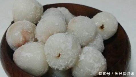 夏天别买冰淇淋了,把这些水果放在冰箱里冷冻一下,口感更好!