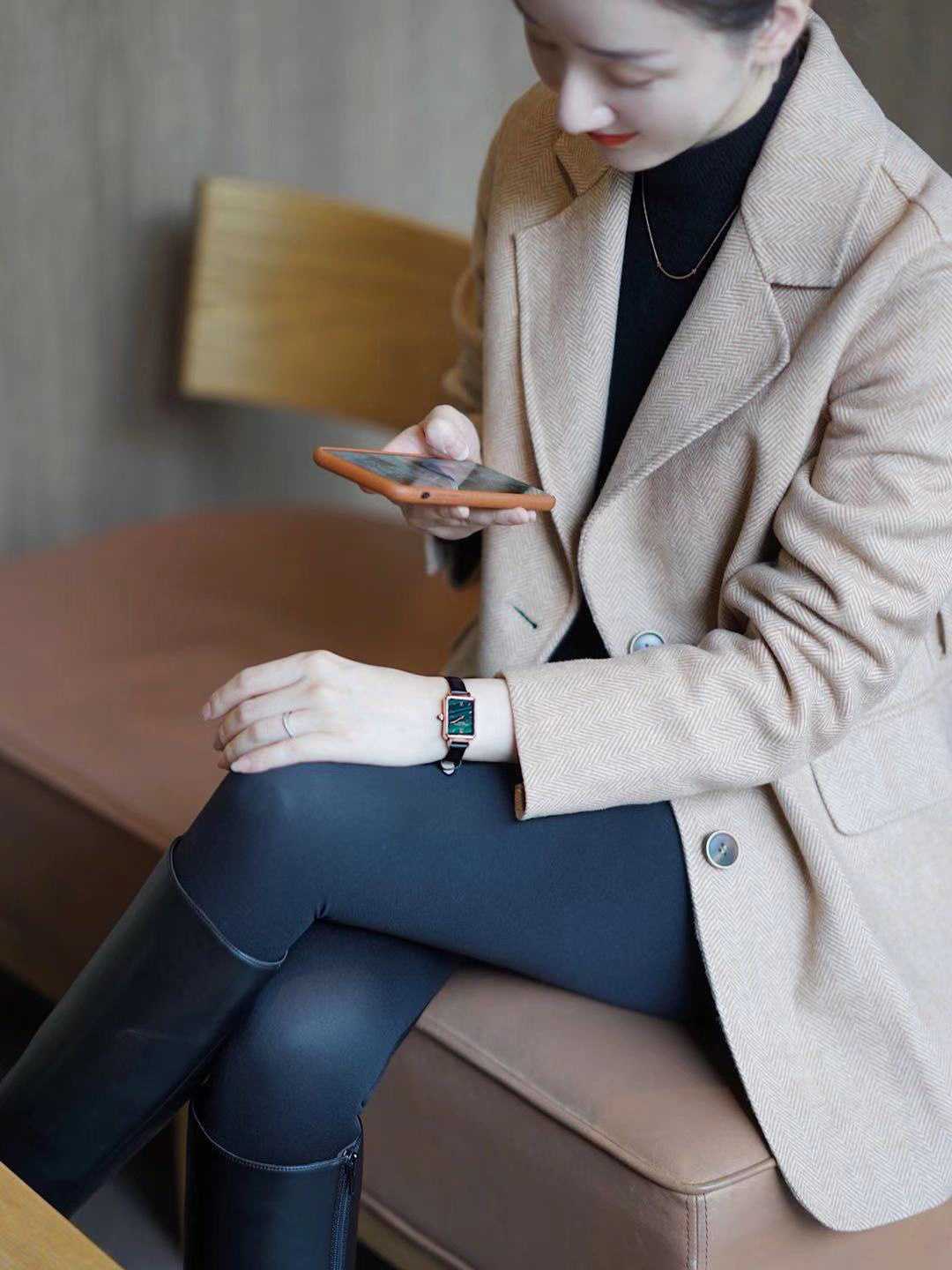 小姐姐|~小王~长款大衣太容易撞衫了怎么办?别怕,用短款毛呢代替它也可以很美