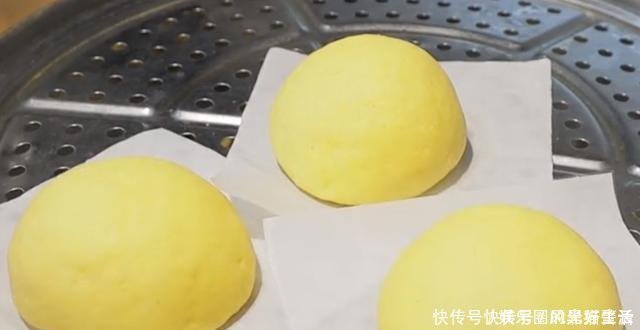 玉米面倒开水锅里,瞬间变成美味,一次就成功,老人孩子都爱吃