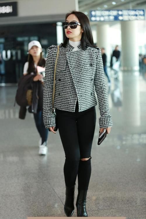 冬天想穿得时髦不费力，不如试试“打底衫＋外套”，每一套都好看