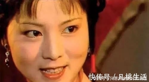 袭人为何!袭人为何总是防着林黛玉?甚至不惜告密王夫人,让宝玉搬出大观园