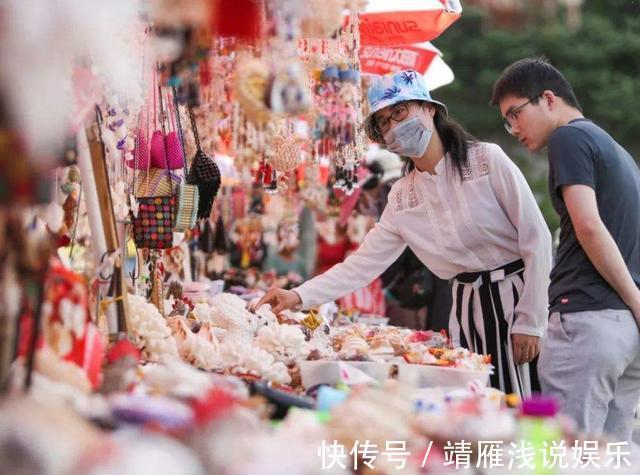 银碗银|那些“脑子进水”时买的旅游纪念品，现在是不是都已变“垃圾”？