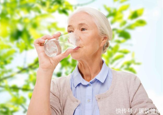 体内有血栓,身体这2处会提前告知,预防血栓要做好这些事