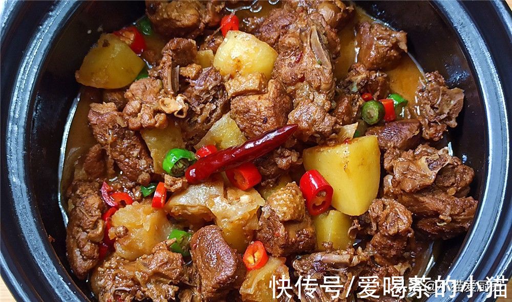 大料|国庆节教你做一个土豆焖鸭肉，成菜味道香而不腻，不错的下酒菜