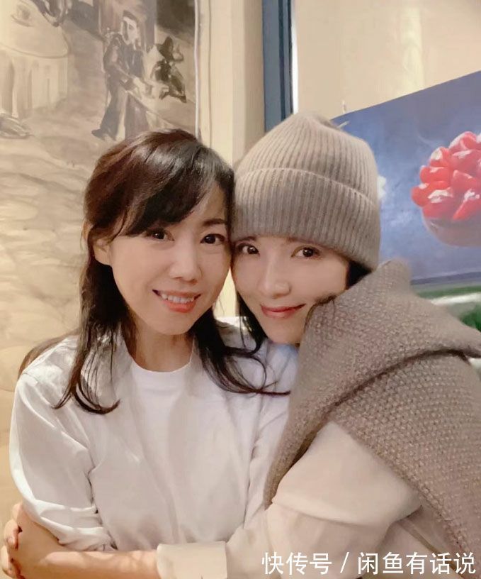 穿搭 50岁阿姨穿得比年轻人还时髦,早春毛衣跟她选这4种色,优雅减龄