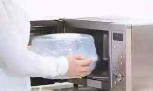 “开水烫奶瓶”省事又有效？宝妈坚持一月后，宝宝却进了医院