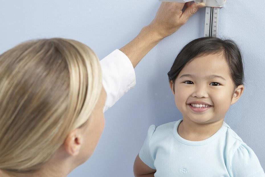 孩子|3种水果是孩子长高的“绊脚石”,65岁儿医:孩子发育慢,少吃