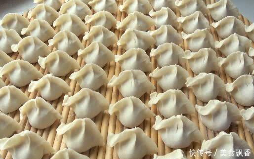 四十年饺子店老板教大家几个技巧,保证饺子香得咬舌头