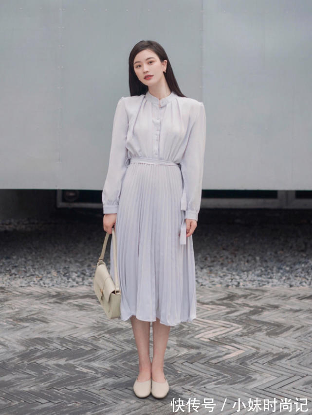 经验 优雅女人早秋都穿“连衣裙”,为你分享时髦的搭配经验,温婉知性