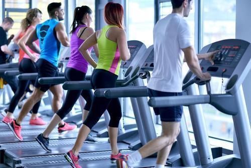 身体素质|8旬老人跑步50年,赤膊能跑10公里,年轻人早起为啥这么难?