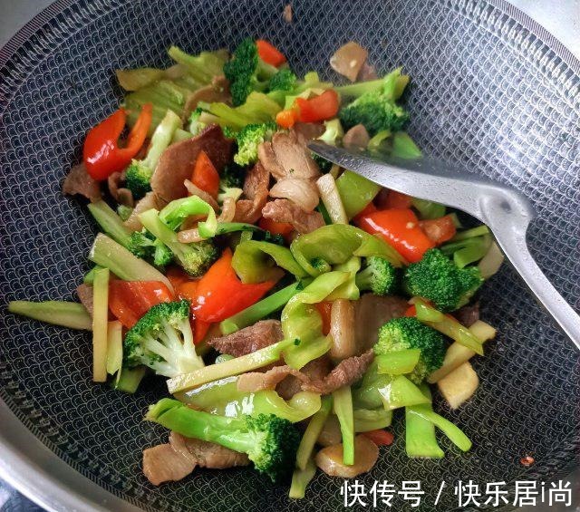 家常|尖椒炒西兰花，家常小炒，美味下饭！