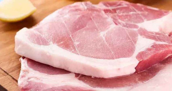 猪肉别再用清水洗,学会这个“绝招”,脏东西自己跑出来,不知道就太可惜