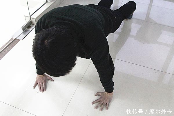 俯卧撑|男性做俯卧撑,如果一口气能达到此数,说明身体素质不错