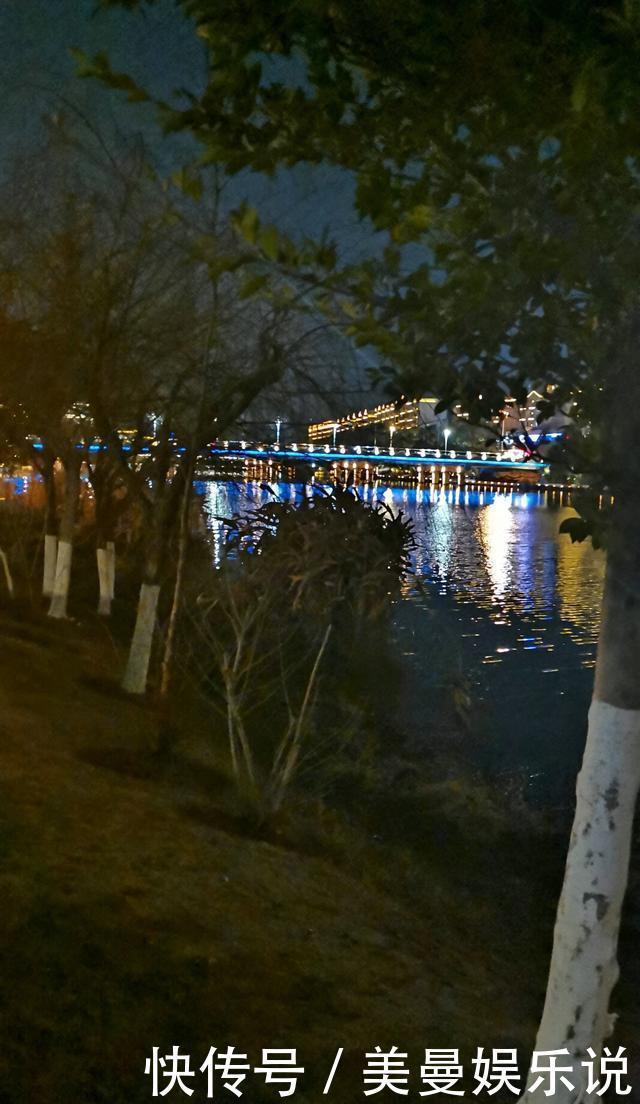 药鱼|南康一河道，夜晚大量河鱼靠岸，附近钓鱼人：好几斤的大鱼都有