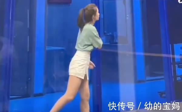 橙子|《心动4》橙子近照,穿运动短裙打网球,“竹竿腿”令人羡慕