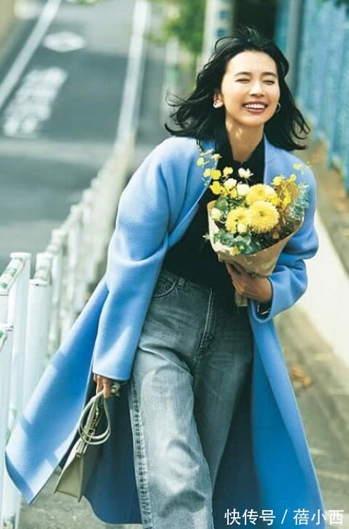 穿搭 经典的“大衣穿搭”,看日本博主搭配技巧就够了,穿起来又暖又美