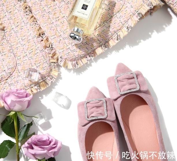 冰淇淋|趣味测试:4双平底鞋,第一感觉选择一双,测测你拥有哪种女人味